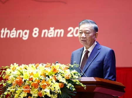 Top leader attends opening of knowledge update program for 14th Party Central Committee members